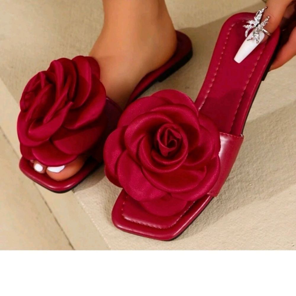 Red Roses Sandals 7.5 - Picture 2 of 5